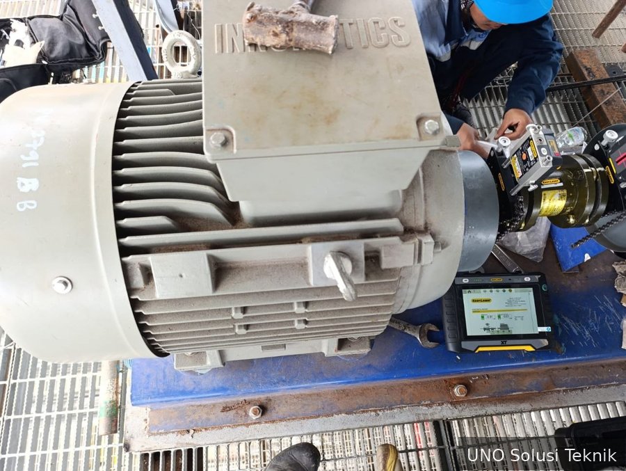 Laser alignment sensor terpasang pada shaft motor INNOMOTICS 55KW