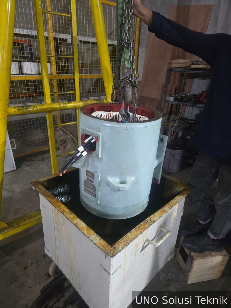 Stator Dicelup ke Bak Varnish