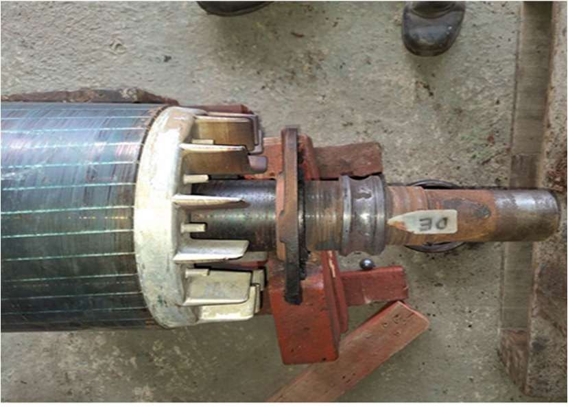 Bearing DE motor 90KW KRN tertinggal dan harus dilepas dengan cutting torch
