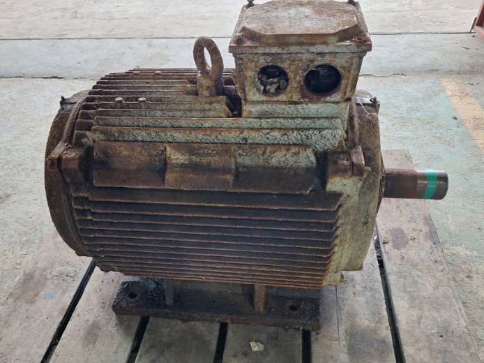 Motor 90KW KRN saat diterima untuk initial inspection